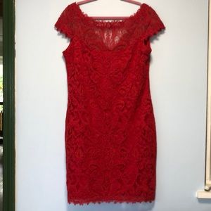 Very attractive red party dress, 18P